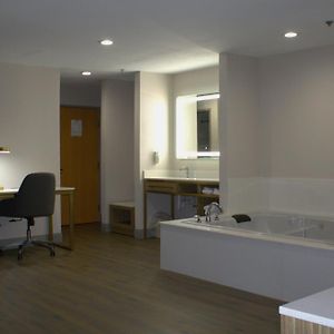 Deluxe King Studio Suite Non-Smoking
