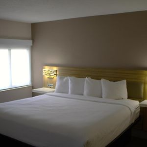 King Room Bath Tub Mobility or Hearing Accessible Non-Smoking